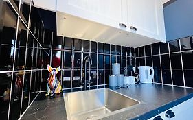 London 61 Central Studio, Ideal For Tourists High Recommend!!!
